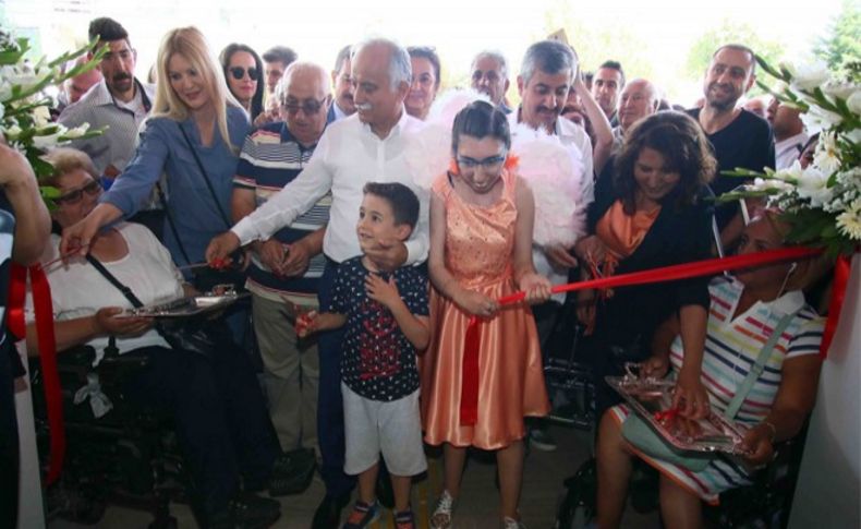 Bayraklı’da en özel açılış