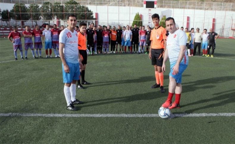 Bayraklı’da futbol turnuvası başladı