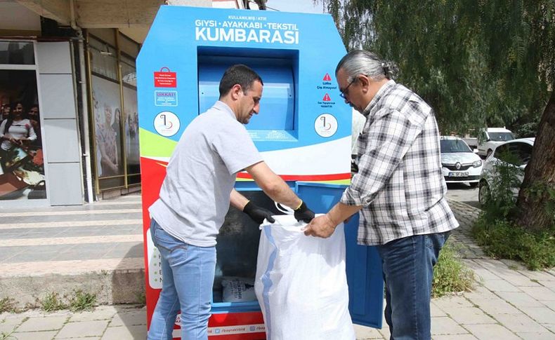 Bayraklı'da kullanılmayan giysiler kumbaraya