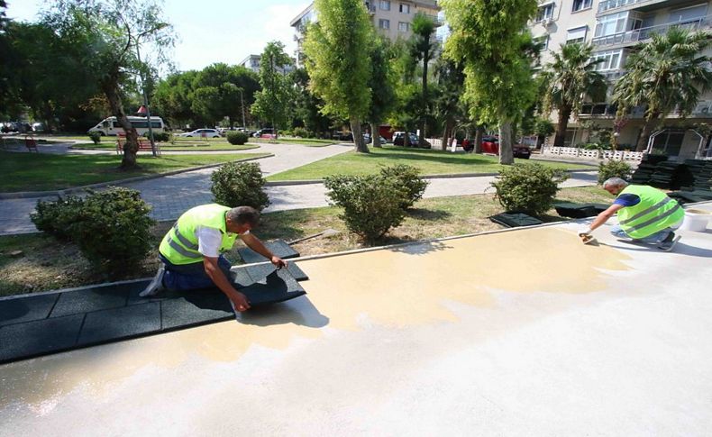 Bayraklı'da parklara kauçuk zemin