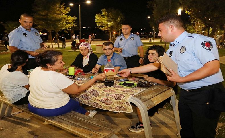 Bayraklı'da piknikçilere farkındalık etkinliği