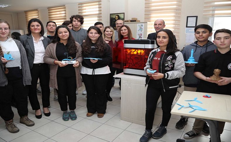 Bayraklı kütüphanelerinde 3D yazıcıyla tasarım keyfi