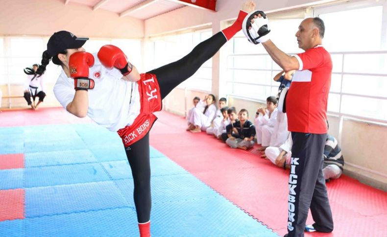 Bayraklı'nın kick boks şampiyonları