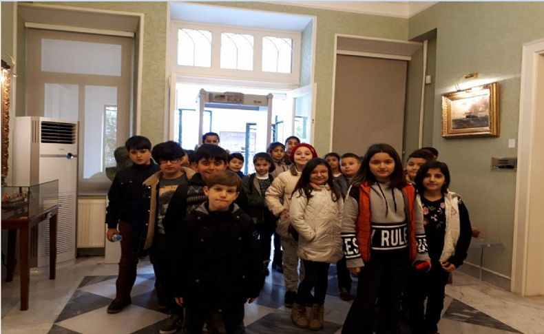 Bayraklılı çocuklar müzeleri geziyor