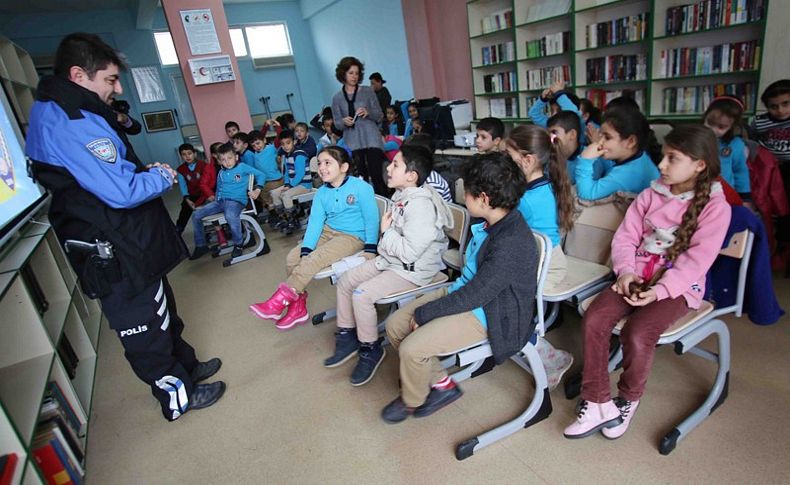 Bayraklılı çocuklara trafik eğitimi