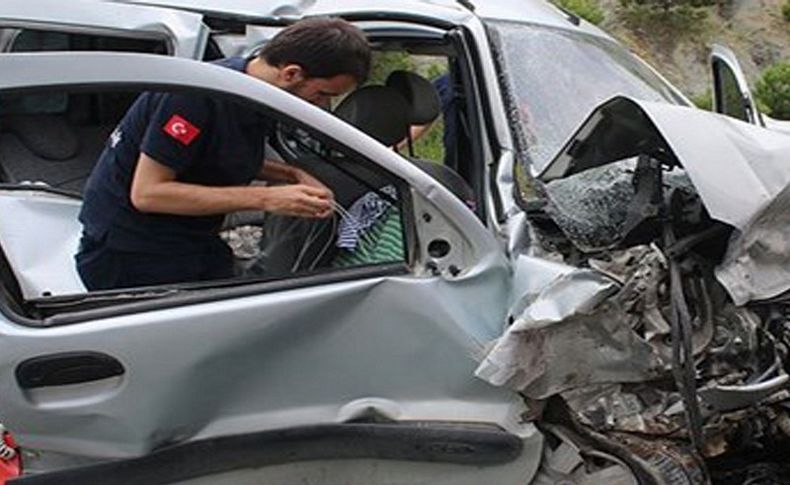 Bayram tatilinin ikinci gününde de trafik kazaları can aldı