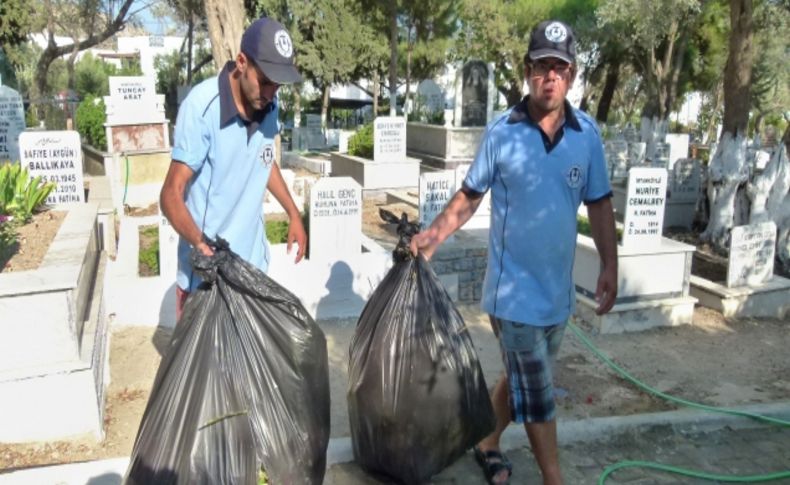 Bayram sonrası Bodrum mezarlıklarında bakım çalışması