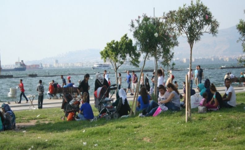 Bayram tatilinin son gününde sahil kenarları doldu taştı