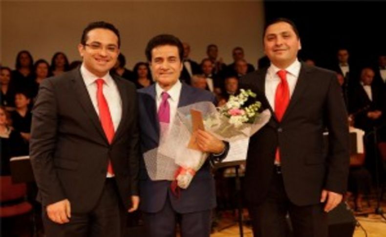Zekai Tunca’dan ‘Sevgi Şarkıları’