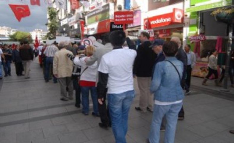 Demokrasi Denetçileri'nden sıradışı eylem