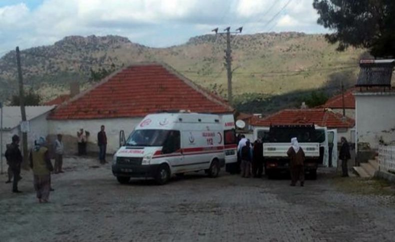 Belediye kamyoneti yayaya çarptı