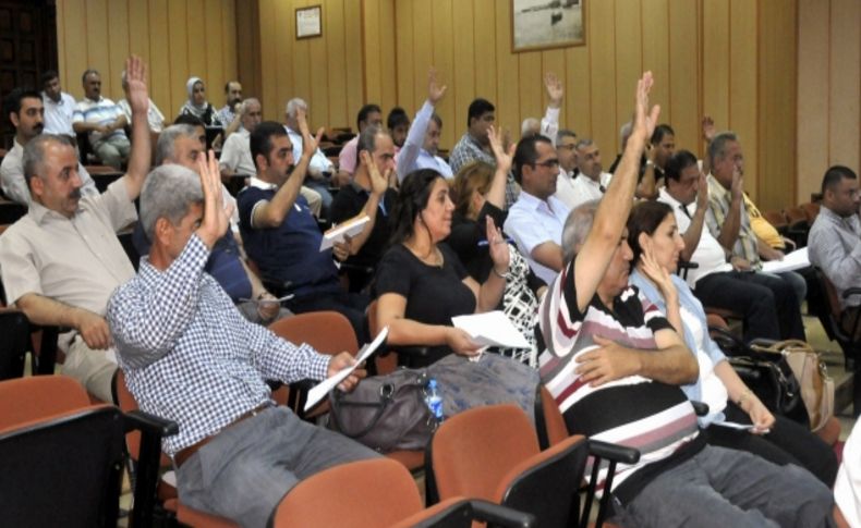 Belediye Başkanı Türk'e asfalt için borçlanma yetkisi verildi