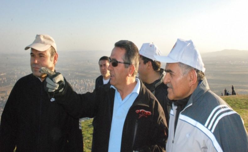 Belediye çalışanları sabah yürüyüşüyle stres attı