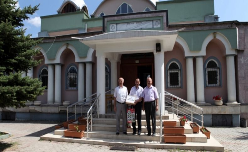 Belediye camilere bayram lokumu gönderdi