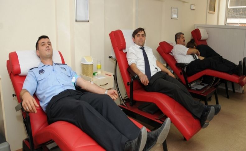 Belediye personelinden kan bağışı kampanyasına destek