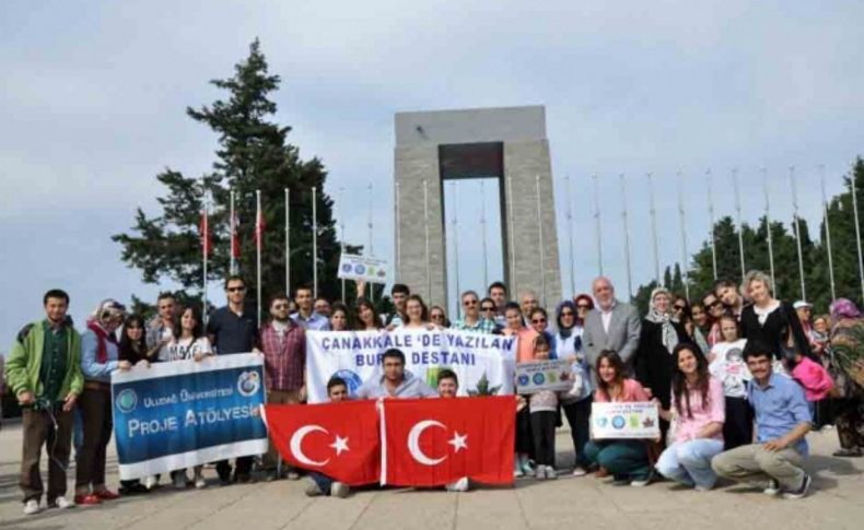 Belediye ve üniversite destekledi; 100 öğrenci Çanakkale'ye gitti
