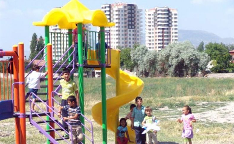Belediyenin çocuklara 23 Nisan hediyesi 23 oyun grubu