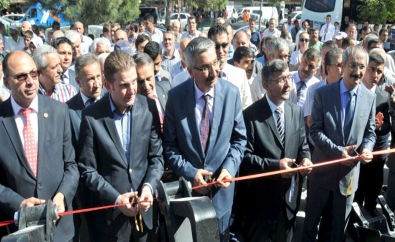 Belediyenin yeni iş makineleri hizmete sunuldu