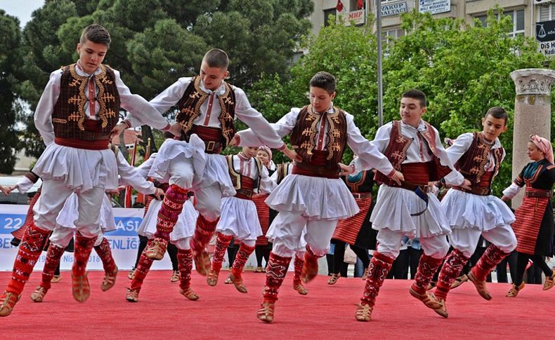 Bergama'da Uluslararası Çocuk Şenliği coşkusu