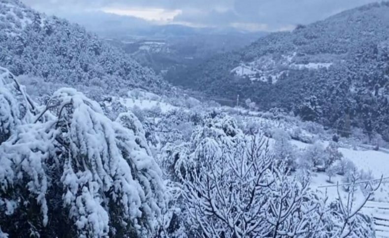 Bergama'da uzun bir süre sonra kar sevinci