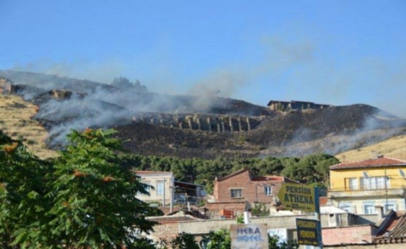 Bergama Akropol'de yangın çıktı