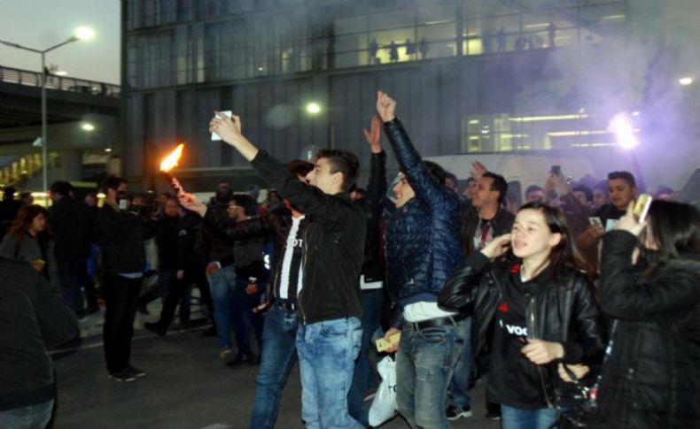Beşiktaş İzmir'e tam kadro geldi