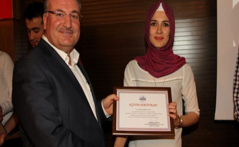 Bilgisayar destekli halı desen tasarım eğitiminde 15 kursiyer sertifikasını aldı