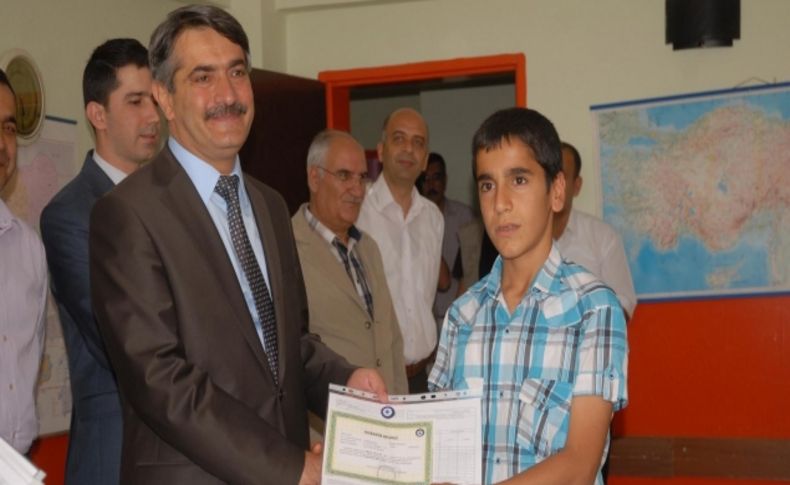 Bingöl'de öğrenciler karne heyecanı yaşadı