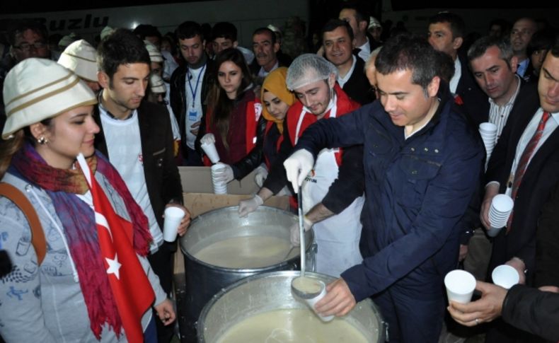 Binlerce genç, Çanakkale'de 98 yıl sonra atalarının izinden yürüdü