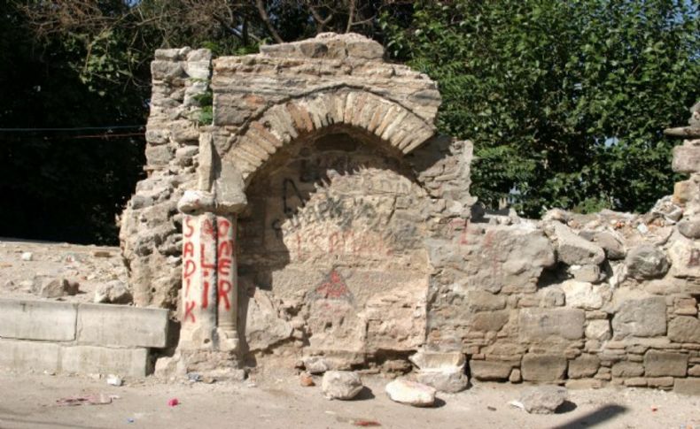 Bir çeşme daha tarihten silindi