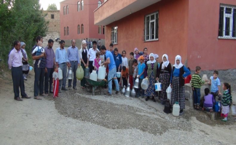 Bitlis’te su sıkıntısı kadın ve erkeklerin arasını açtı