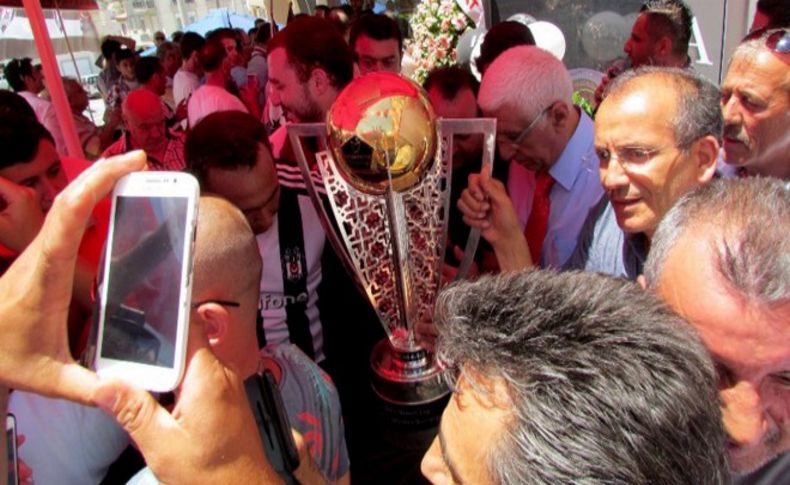 İzmirli Beşiktaşlılar kupaya dokunmak için kıyasıya yarıştı
