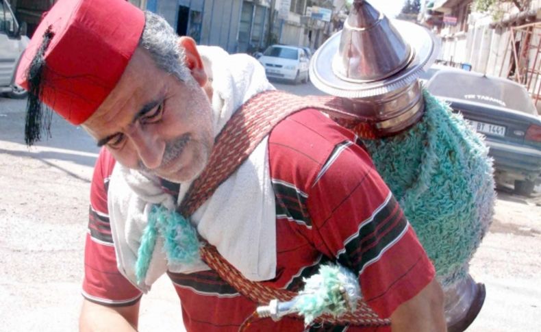 Böbrek dostu meyan şerbetiyle hemşehrilerini serinletiyor