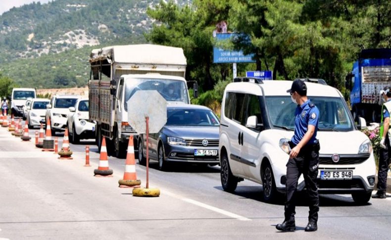 Bodrum'a yazlıkçı akını: Son 24 saatte 10 bin araç