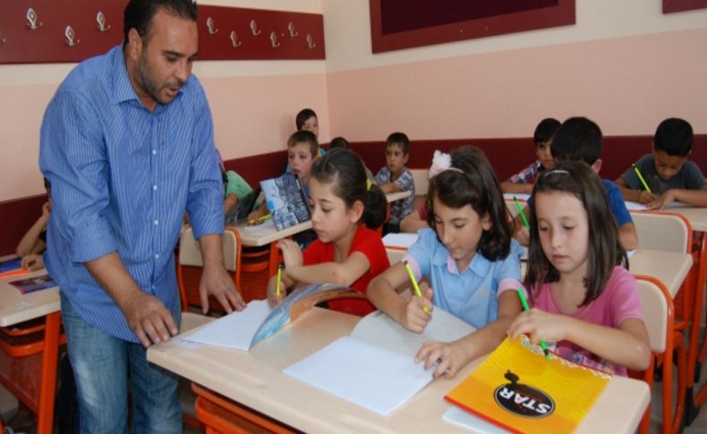 Bombalanan okullardan sonra modern sınıflara kavuştular