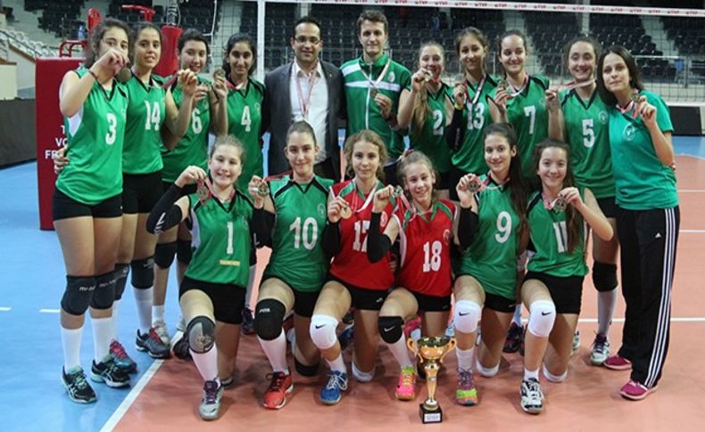 Bornova’nın yıldız voleybolcuları namağlup şampiyon
