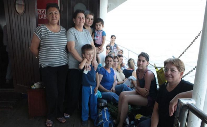 Bornova Belediyesi’nden kadınlara ve çocuklara deniz keyfi