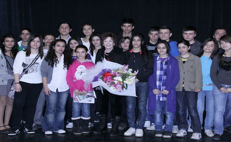 Bornova Belediyesi'nden öğrencilere özel tiyatro