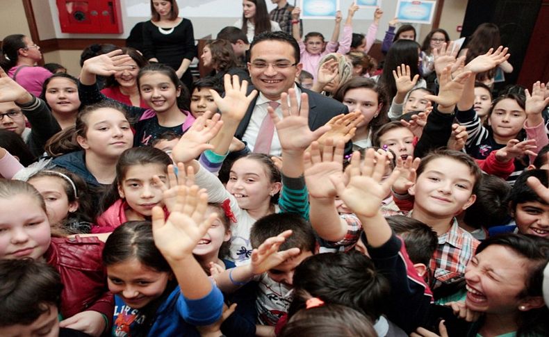 Bornova Belediyesi’nin eğitim desteği meyvelerini veriyor