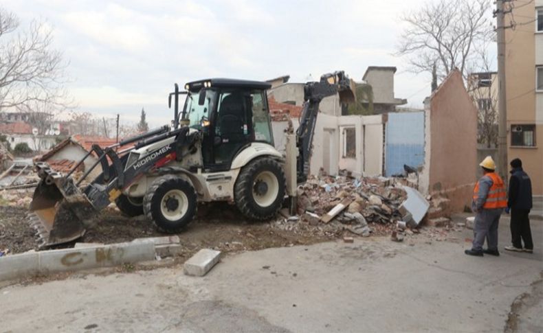 Bornova Belediyesi’nin yol hamlesi sürüyor