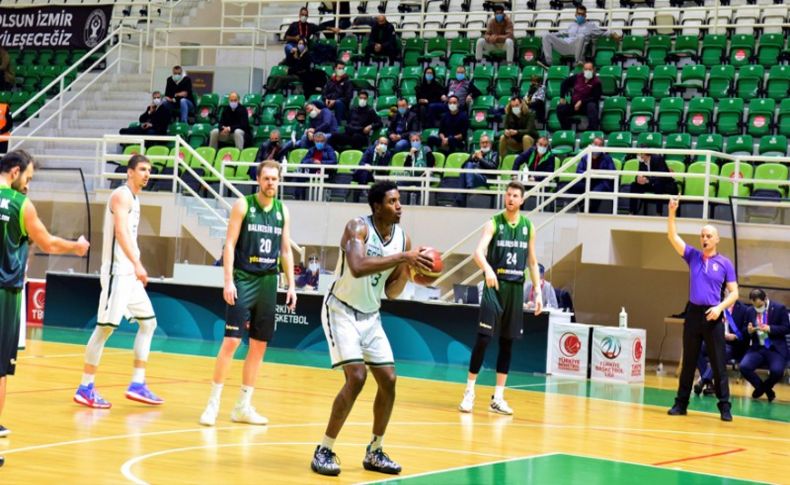 Bornova Belediyespor zirveyi zorluyor