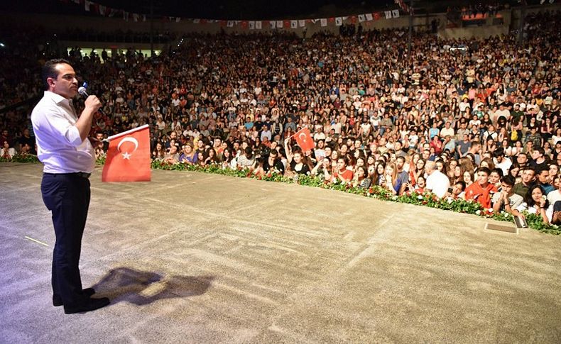 Bornova’da 19 Mayıs coşkusu Aşık Veysel’e sığmadı