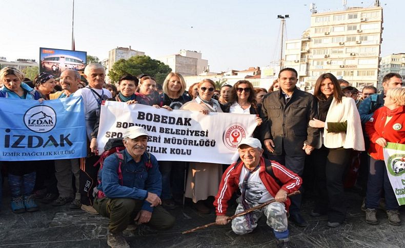 Bornova’da Ata’ya saygı yürüyüşü