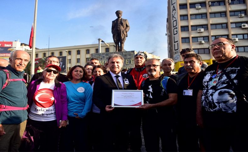 Bornova'da Ata'ya Saygı Yürüyüşü