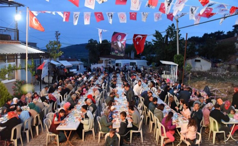 Bornova’da gönüller de sofralar da bir