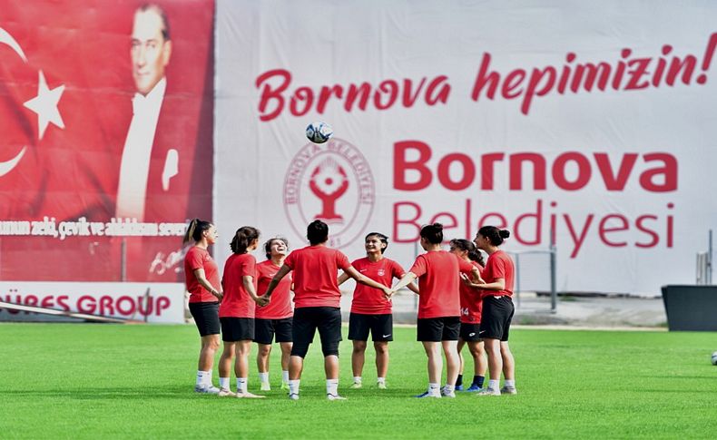 Bornova'da ilk kadın milli maç heyecanı