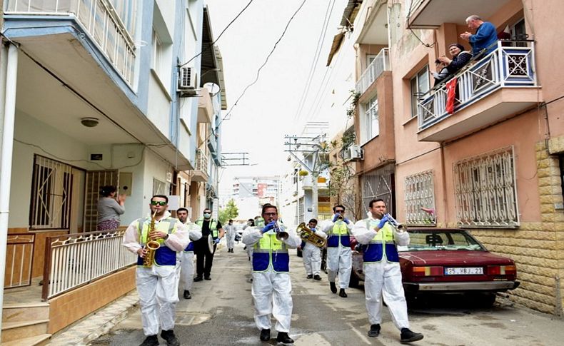 Bornova’da Koronavirüse karşı müzikle rehabilitasyon!