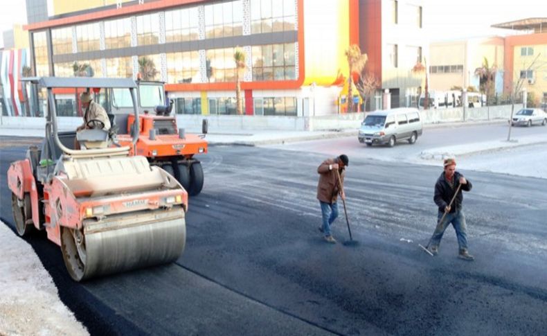 Bornova’da yollar yenileniyor ulaşım rahatlıyor