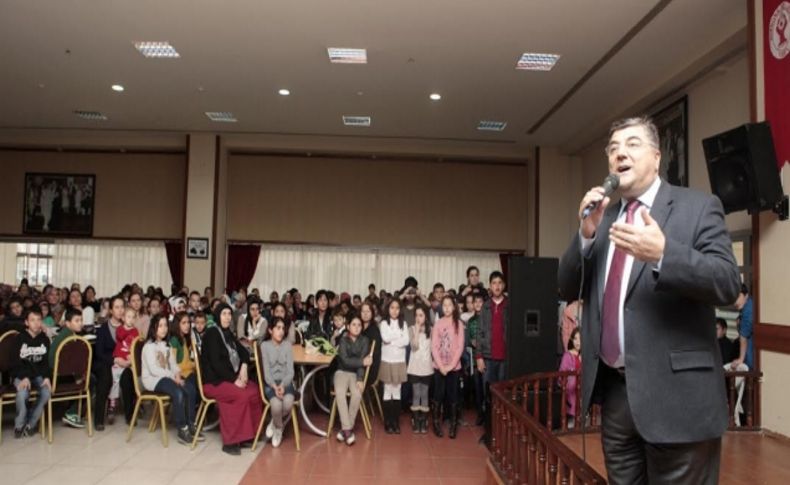 Bornova Belediyesi’nden gençlere büyük eğitim desteği