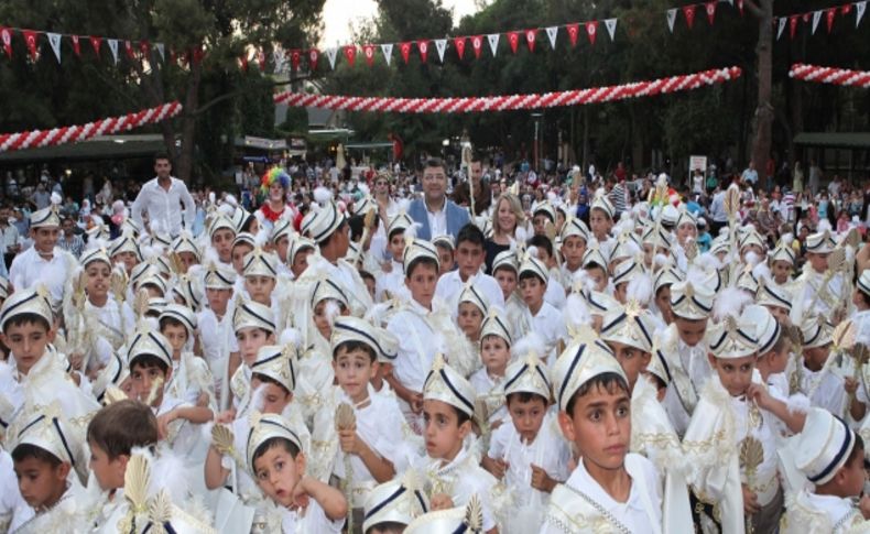 Bornova Belediyesi’nden sünnet şöleni